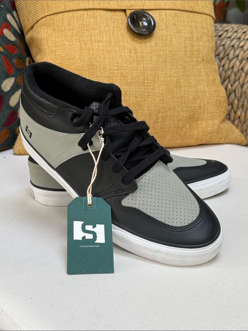 STATE Men’s Black and Gray Mid-Top Skate Sneakers